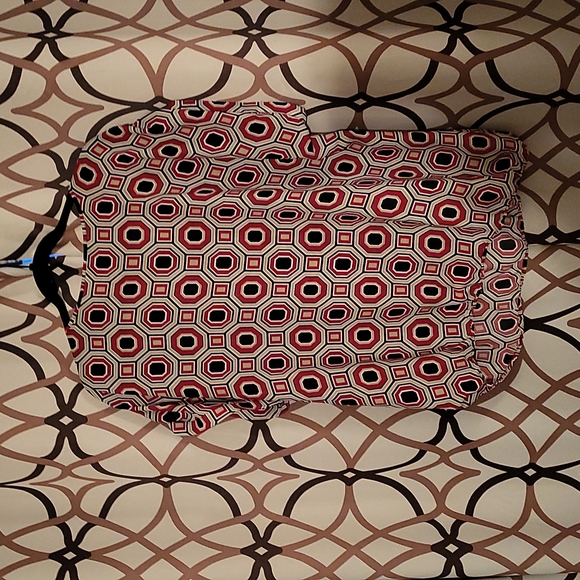 Roz & Ali Geometric Blouse - Picture 2 of 6